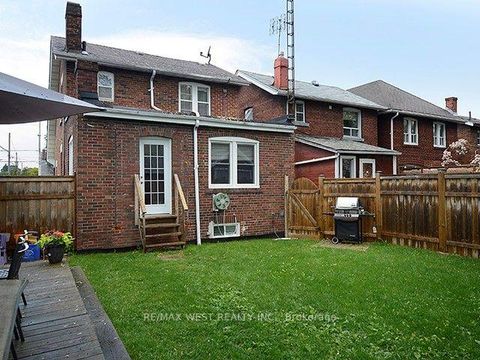 Photo 15 at 811 Coxwell Avenue, East York, Toronto