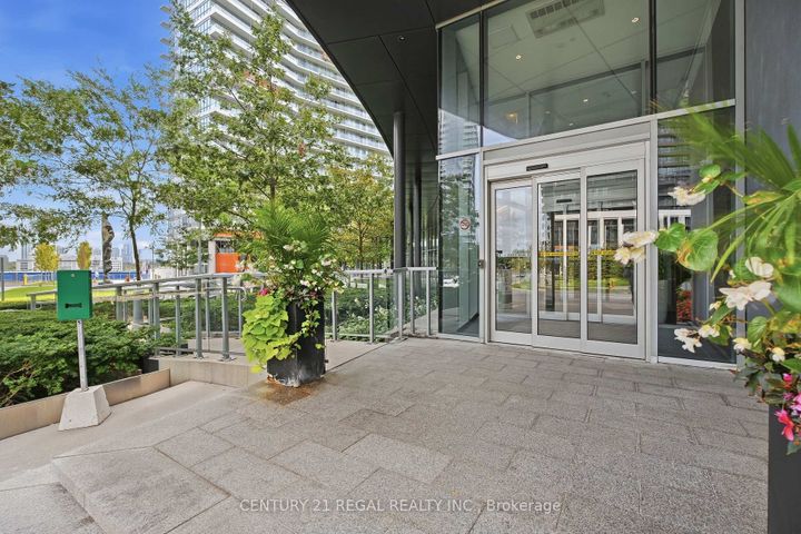 Photo 1 at Th07 - 113 Mcmahon Drive, Bayview Village, Toronto