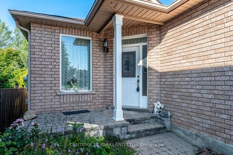 Photo 2 at 85 Canoe Court, Oak Ridges Lake Wilcox, Richmond Hill