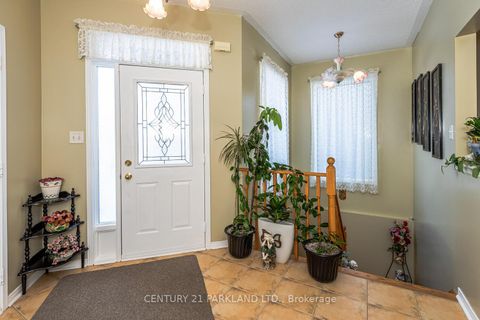 Photo 3 at 85 Canoe Court, Oak Ridges Lake Wilcox, Richmond Hill