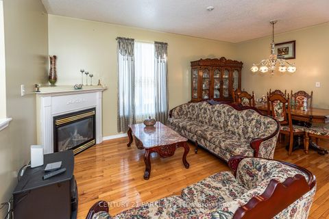 Photo 4 at 85 Canoe Court, Oak Ridges Lake Wilcox, Richmond Hill