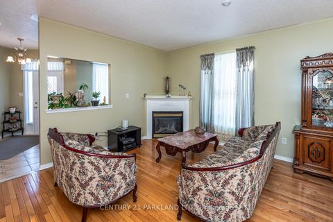 Photo 5 at 85 Canoe Court, Oak Ridges Lake Wilcox, Richmond Hill