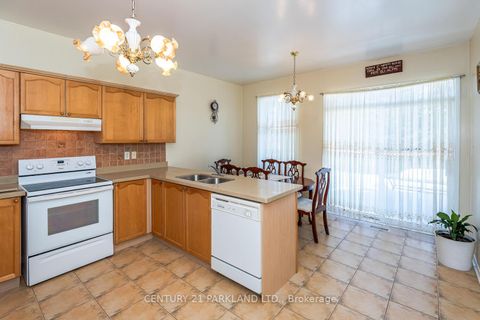 Photo 7 at 85 Canoe Court, Oak Ridges Lake Wilcox, Richmond Hill