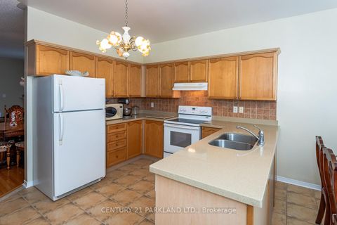 Photo 8 at 85 Canoe Court, Oak Ridges Lake Wilcox, Richmond Hill