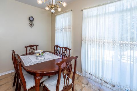 Photo 9 at 85 Canoe Court, Oak Ridges Lake Wilcox, Richmond Hill