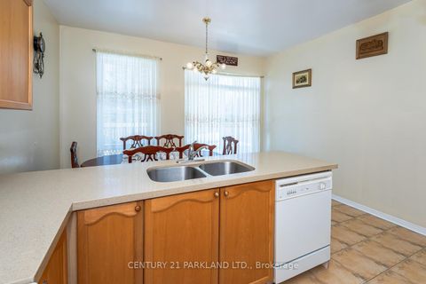 Photo 11 at 85 Canoe Court, Oak Ridges Lake Wilcox, Richmond Hill