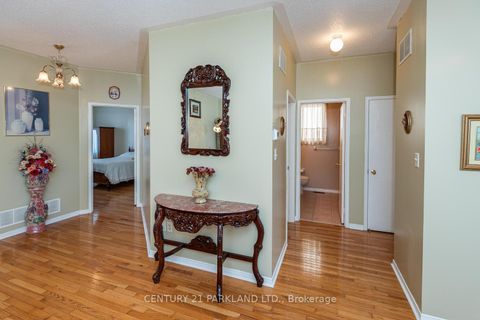 Photo 12 at 85 Canoe Court, Oak Ridges Lake Wilcox, Richmond Hill