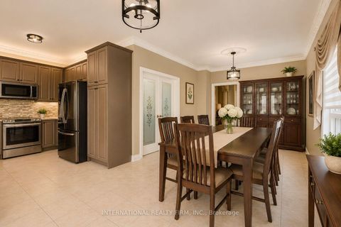 Photo 3 at 43 Water Garden Lane, Sonoma Heights, Vaughan