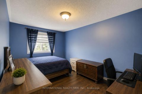 Photo 8 at 43 Water Garden Lane, Sonoma Heights, Vaughan