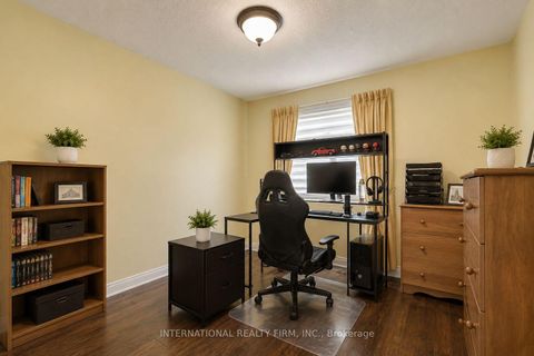 Photo 9 at 43 Water Garden Lane, Sonoma Heights, Vaughan