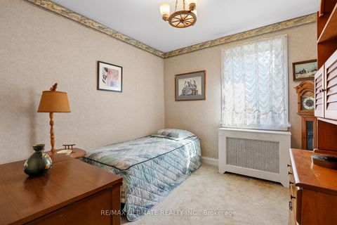 Photo 11 at 191 Glenvale Boulevard, Leaside, Toronto