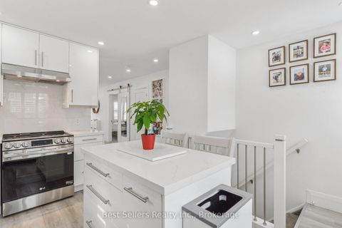 Photo 12 at 37 Wilmar Road, City Centre West, Toronto