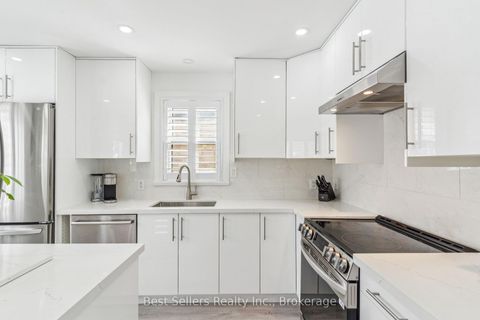 Photo 14 at 37 Wilmar Road, City Centre West, Toronto
