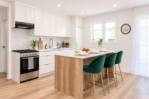 Photo 2 at 38 Cavotti Crescent, Bathurst Manor, Toronto