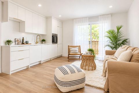Photo 7 at 38 Cavotti Crescent, Bathurst Manor, Toronto