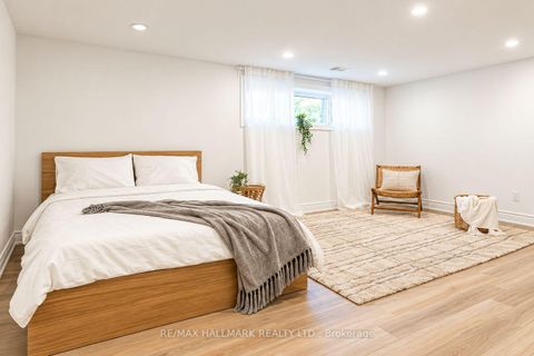 Photo 9 at 38 Cavotti Crescent, Bathurst Manor, Toronto