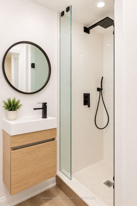 Photo 10 at 38 Cavotti Crescent, Bathurst Manor, Toronto