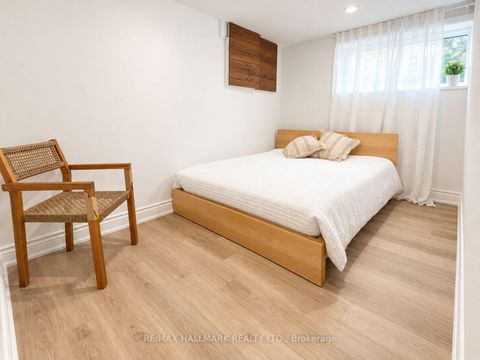 Photo 11 at 38 Cavotti Crescent, Bathurst Manor, Toronto