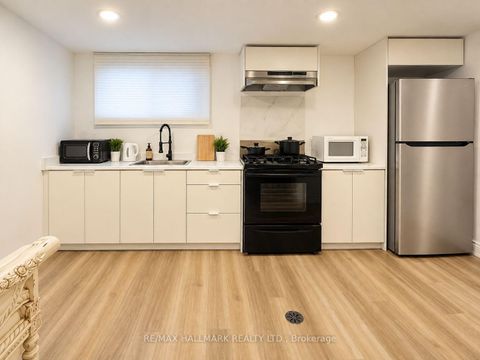 Photo 13 at 38 Cavotti Crescent, Bathurst Manor, Toronto