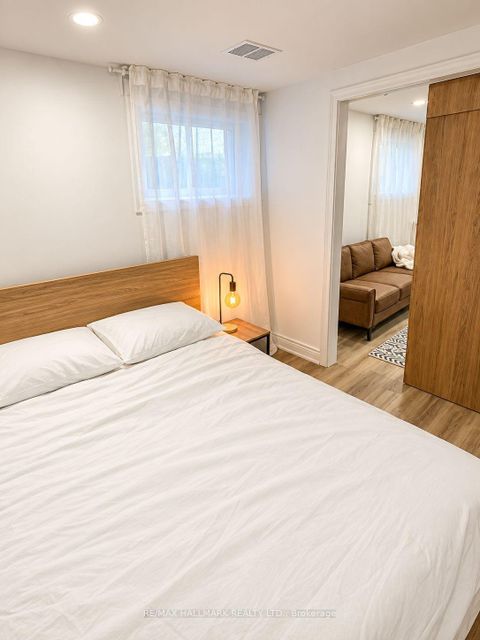 Photo 14 at 38 Cavotti Crescent, Bathurst Manor, Toronto