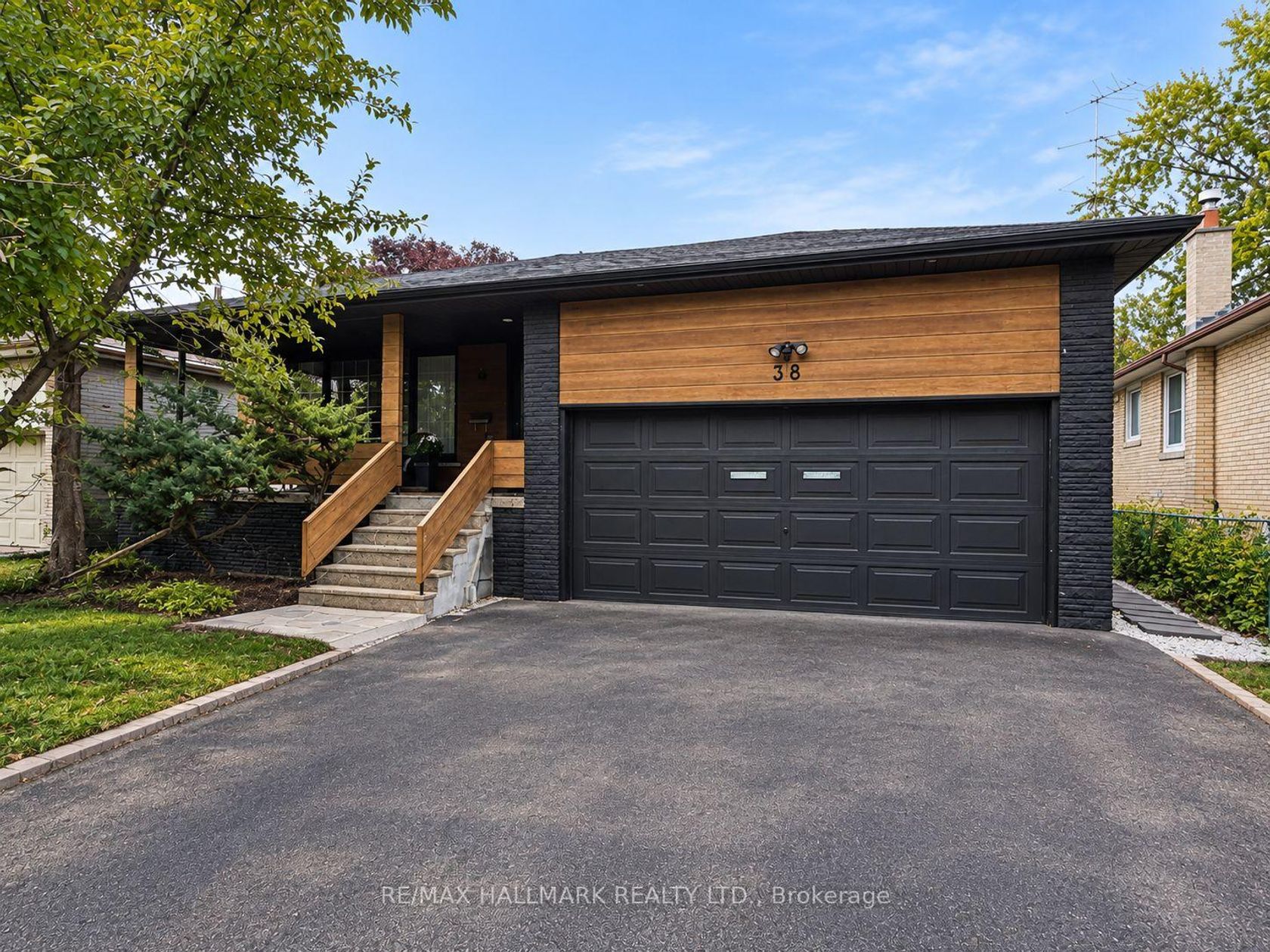38 Cavotti Crescent, Bathurst Manor, Toronto 