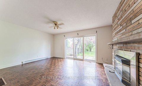 Photo 5 at 75 Stockdale Crescent, North Richvale, Richmond Hill