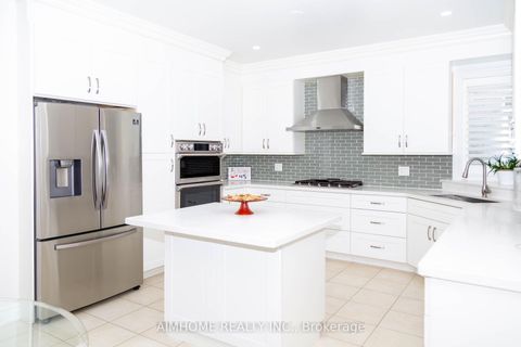 Photo 10 at 72 Brass Drive, Jefferson, Richmond Hill