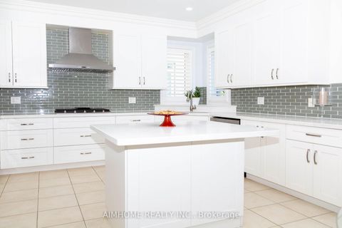 Photo 11 at 72 Brass Drive, Jefferson, Richmond Hill