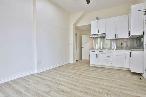 Photo 4 at 9 Borden Street, University, Toronto