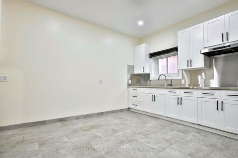 Photo 12 at 9 Borden Street, University, Toronto