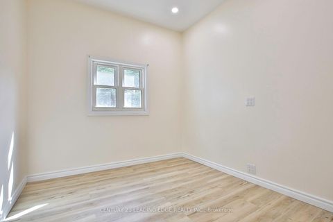 Photo 13 at 9 Borden Street, University, Toronto
