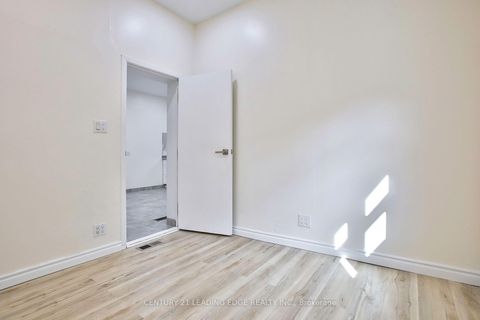 Photo 14 at 9 Borden Street, University, Toronto