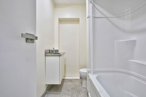 Photo 15 at 9 Borden Street, University, Toronto