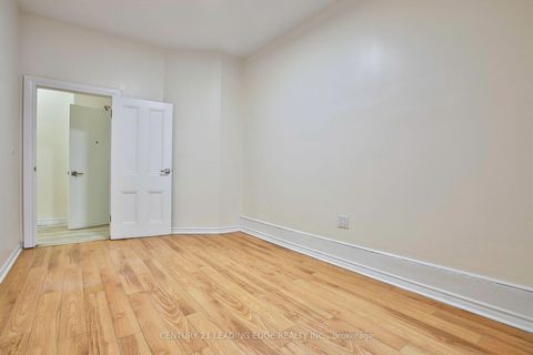Photo 18 at 9 Borden Street, University, Toronto