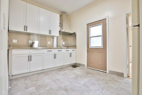 Photo 23 at 9 Borden Street, University, Toronto