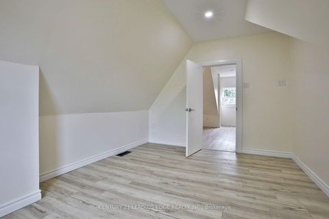 Photo 39 at 9 Borden Street, University, Toronto