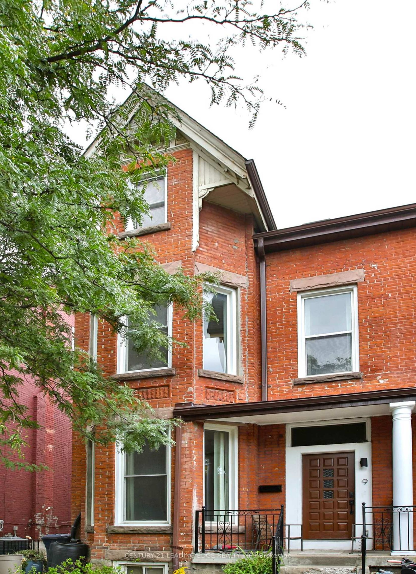 9 Borden Street, University, Toronto 