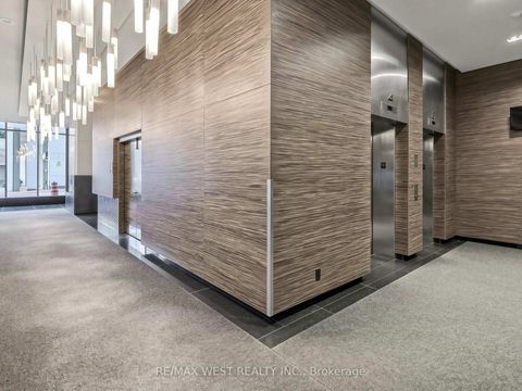 Photo 3 at 513 - 770 Bay Street, Bay Street Corridor, Toronto