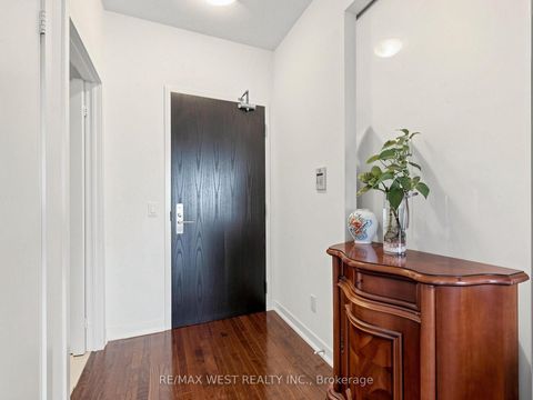 Photo 4 at 513 - 770 Bay Street, Bay Street Corridor, Toronto