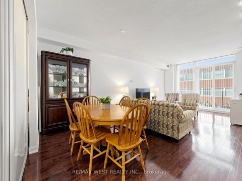 Photo 7 at 513 - 770 Bay Street, Bay Street Corridor, Toronto