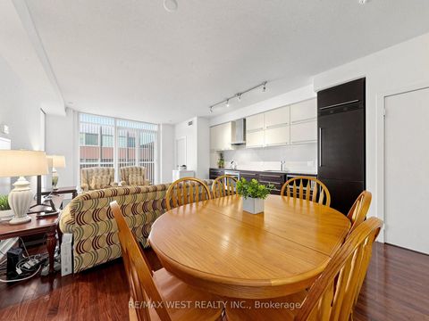 Photo 8 at 513 - 770 Bay Street, Bay Street Corridor, Toronto