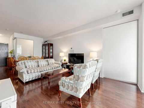 Photo 9 at 513 - 770 Bay Street, Bay Street Corridor, Toronto
