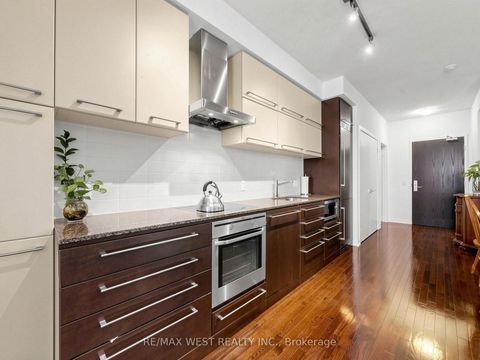 Photo 10 at 513 - 770 Bay Street, Bay Street Corridor, Toronto