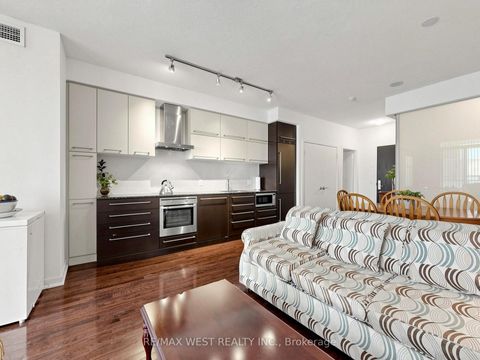 Photo 12 at 513 - 770 Bay Street, Bay Street Corridor, Toronto