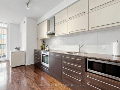 Photo 13 at 513 - 770 Bay Street, Bay Street Corridor, Toronto