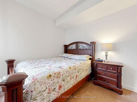 Photo 14 at 513 - 770 Bay Street, Bay Street Corridor, Toronto