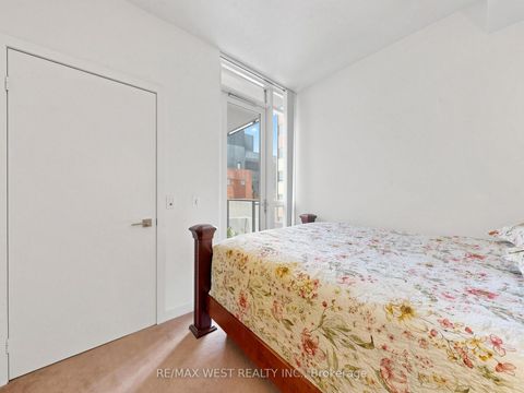 Photo 15 at 513 - 770 Bay Street, Bay Street Corridor, Toronto