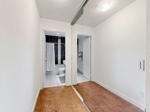 Photo 16 at 513 - 770 Bay Street, Bay Street Corridor, Toronto