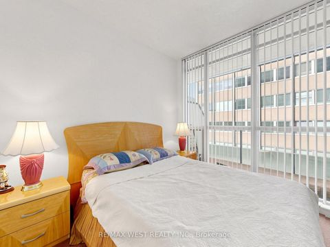 Photo 19 at 513 - 770 Bay Street, Bay Street Corridor, Toronto