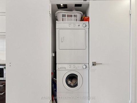Photo 22 at 513 - 770 Bay Street, Bay Street Corridor, Toronto
